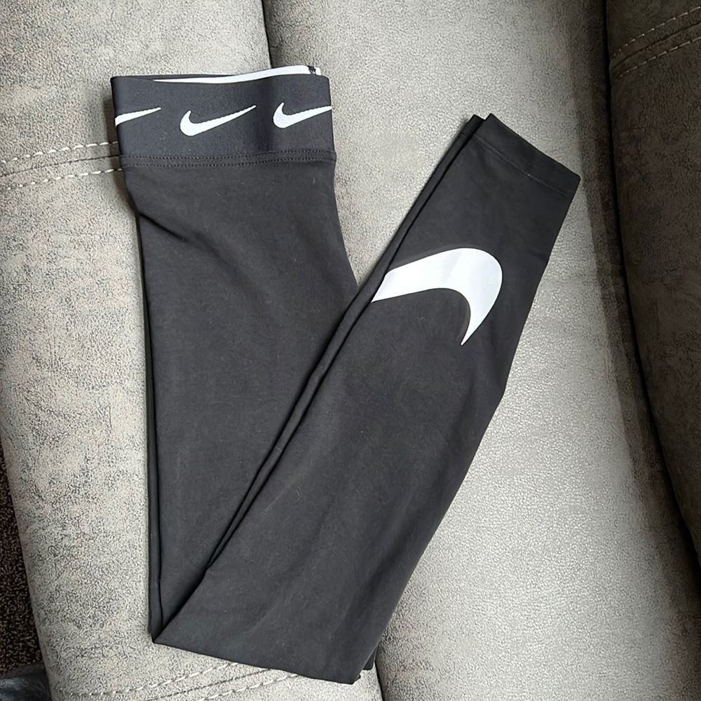 Black Nike leggings